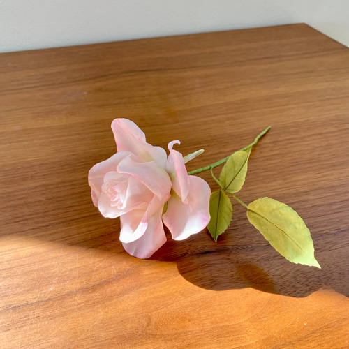 本物みたいな粘土のお花 ☆ 薔薇 一輪 大輪☆ フルオープンローズの