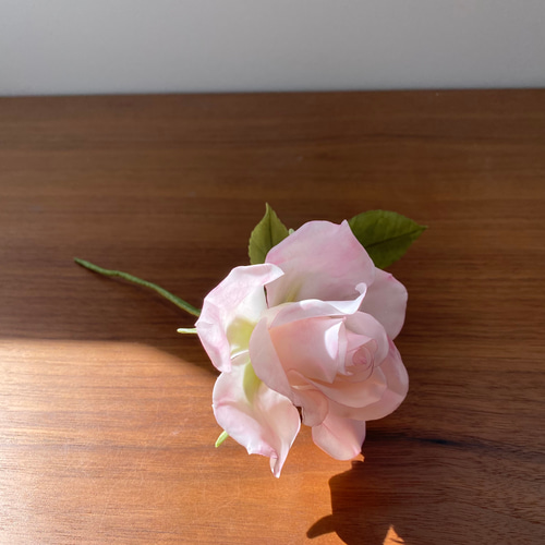 本物みたいな粘土のお花 ☆ 薔薇 一輪 大輪☆ フルオープンローズの