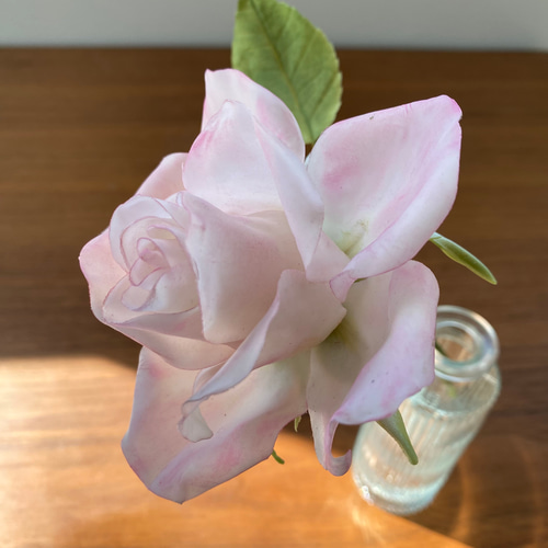 本物みたいな粘土のお花 ☆ 薔薇 一輪 大輪☆ フルオープンローズの