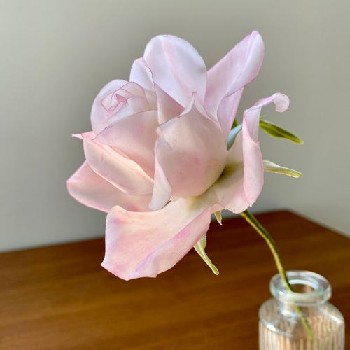 本物みたいな粘土のお花 ☆ 薔薇 一輪 大輪☆ フルオープンローズの