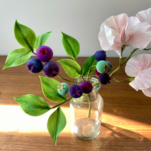 本物みたいな粘土のお花 ☆ スイートピーとブルーベリー