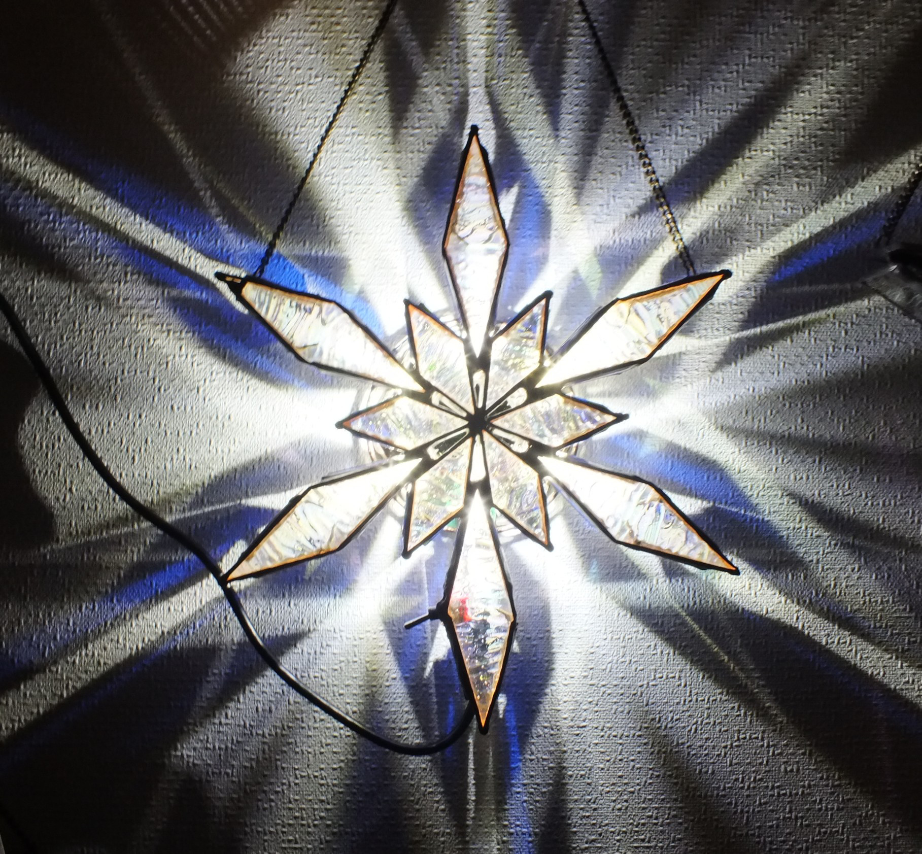 雪の結晶　NEW(Lサイズ)　ステンドグラス（ＬＥＤランプ　壁掛け） 7,700円