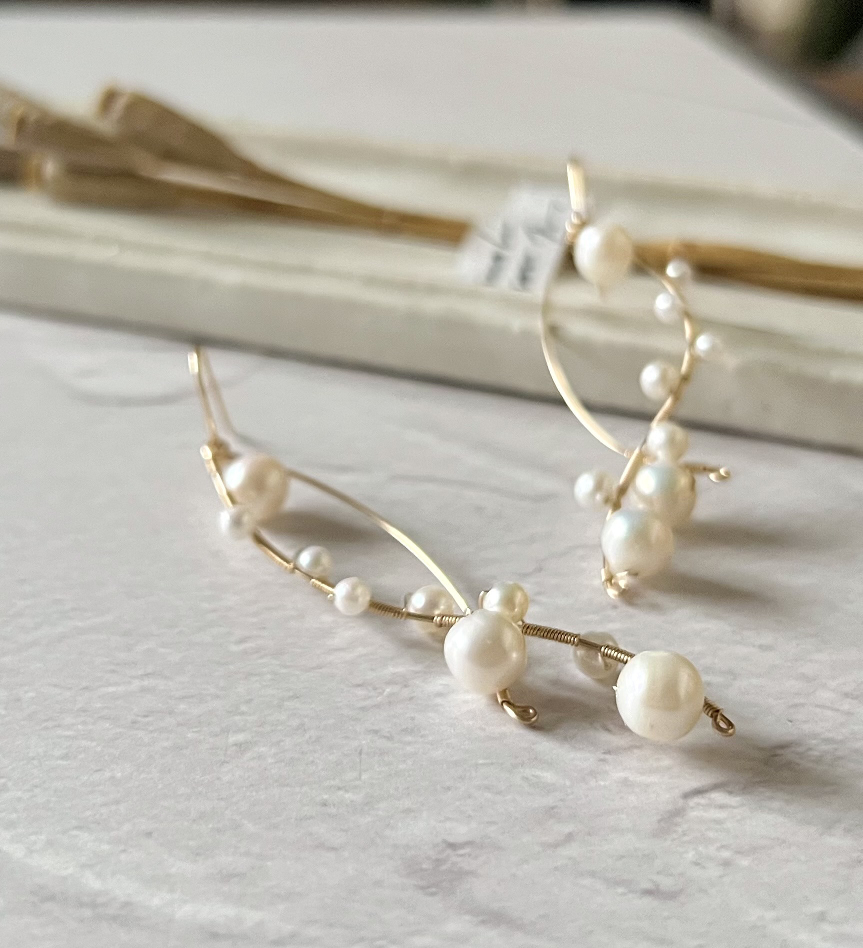 【特集掲載】【再販】ウェーブピアス／イヤリング【淡水パール】14kgf 6月誕生石 フォーマル