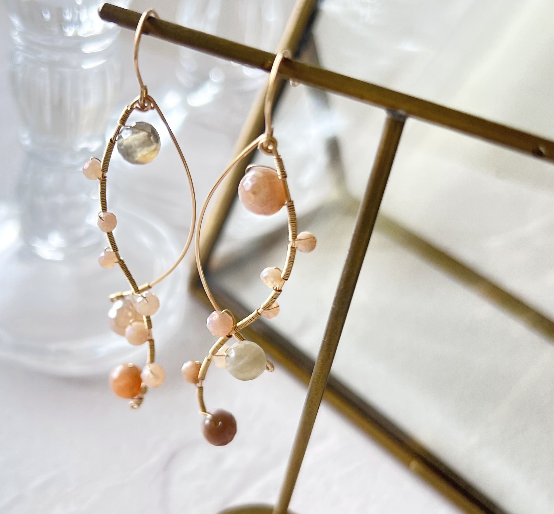 ウェーブピアス／イヤリング【マルチカラームーンストーン】14kgf 6月誕生石 春 桜