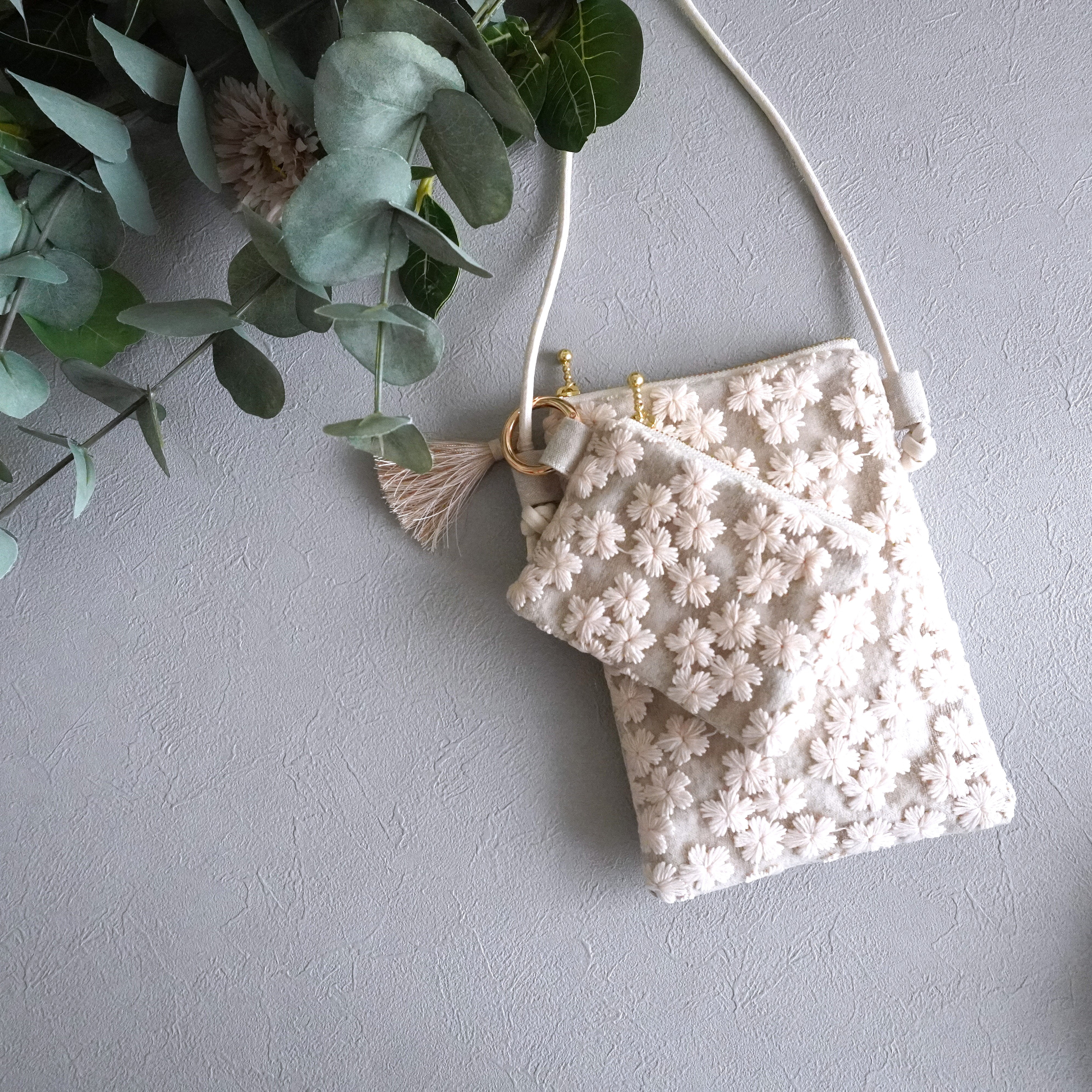 【福袋】スマホポシェットとポーチの2点セット -お花模様の刺繍レース　リバティ使用-SPP2502WH05BT