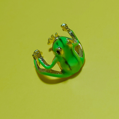カエル 抱きつき リング 蛙 ニホンアマガエル 指輪 リング ♥ らしゃと