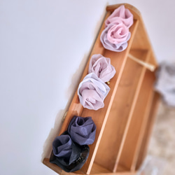 一對盛開的編織花朵胸花 | Heritage（米色） 第10張的照片