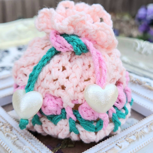 ❇お花畑の巾着ポーチ ピンク&緑 ハート・かぎ針編み 巾着袋 Flower