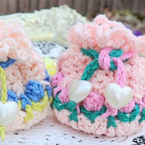 ❇お花畑の巾着ポーチ ピンク&緑 ハート・かぎ針編み 巾着袋 Flower