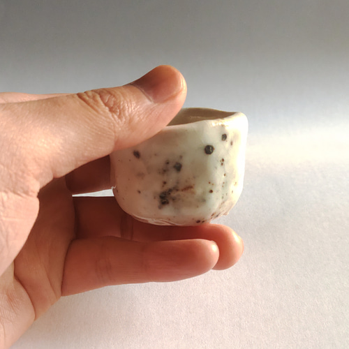 おちょこ（美濃焼ぐい呑み） 手になじむ鉄絵志野ぐいのみ 日本酒