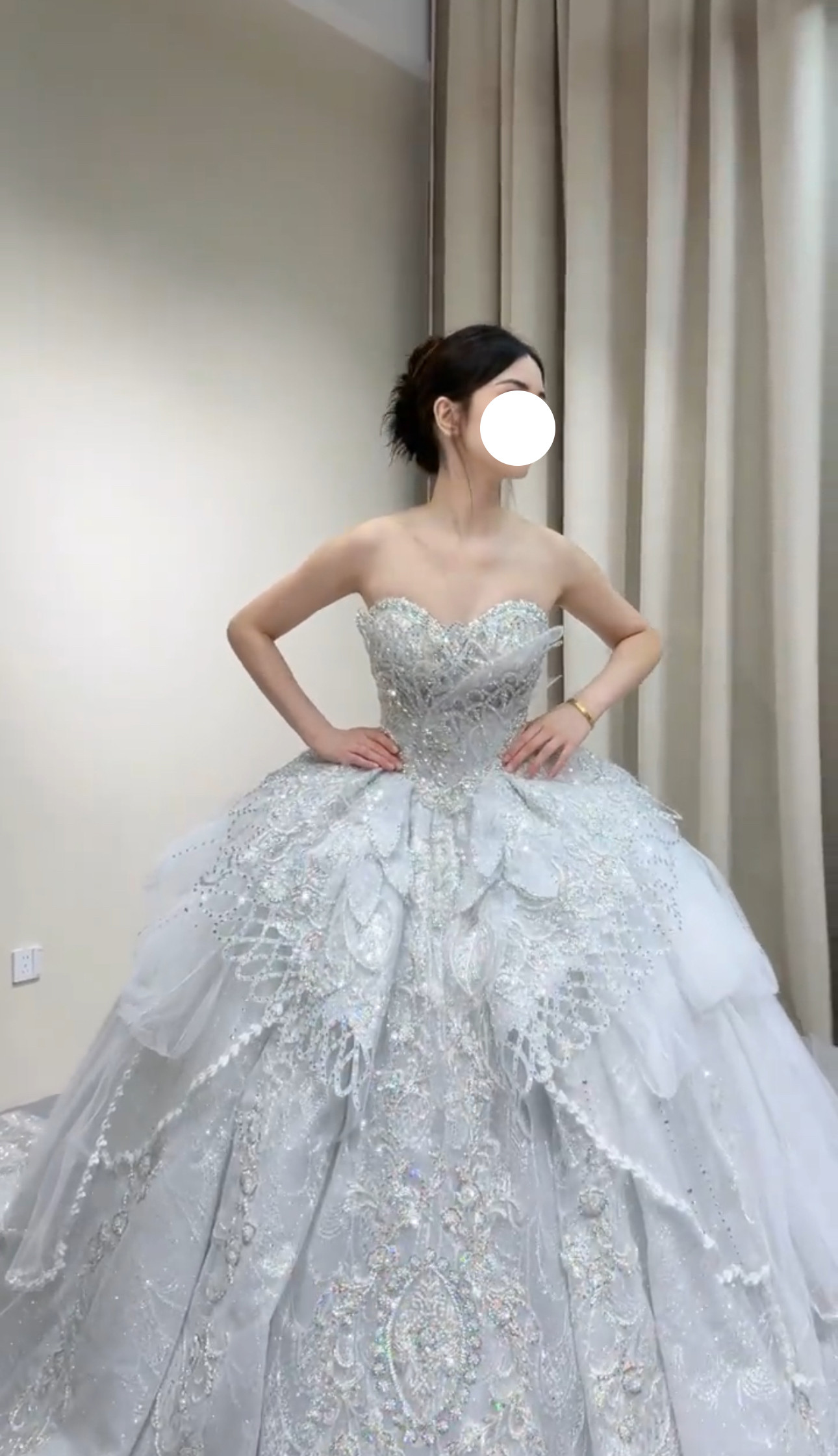 WEB限定　チューブトップ　袖無し　ブルーグレー　ラッフルスカート　大人気　結婚式ブライダル　ビジュー　美品プリンセス