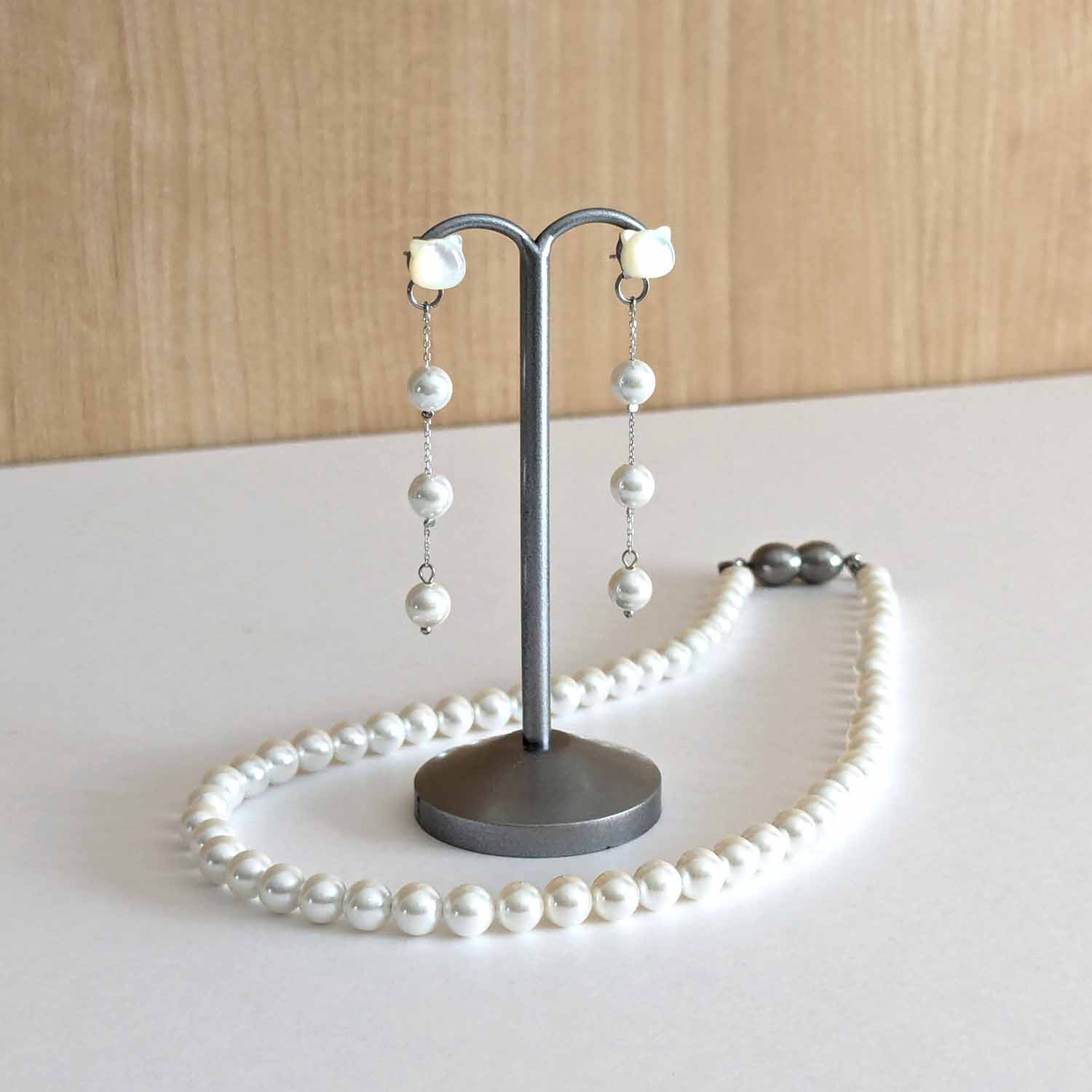 【2点Set】6mm貝パールネックレスと白蝶貝のネコと揺れる貝パールピアス ～ サージカルステンレス SUS316 ～