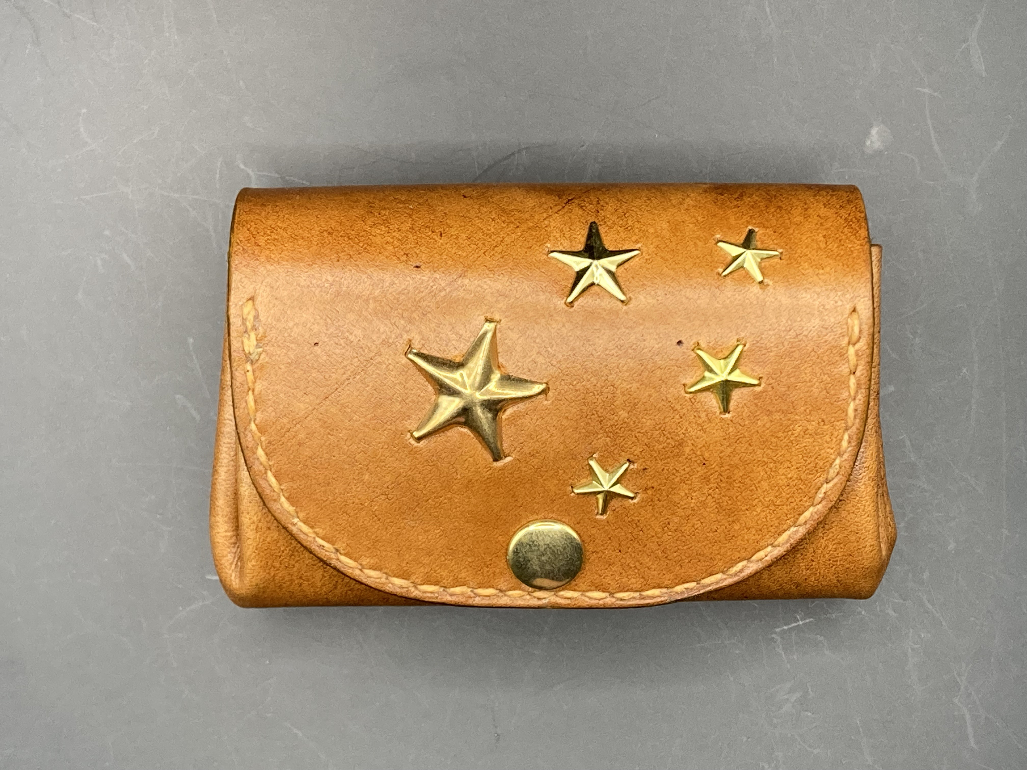 星のスタッズ　アコーディオンウォレット　タン　アコーディオン財布　カードケース