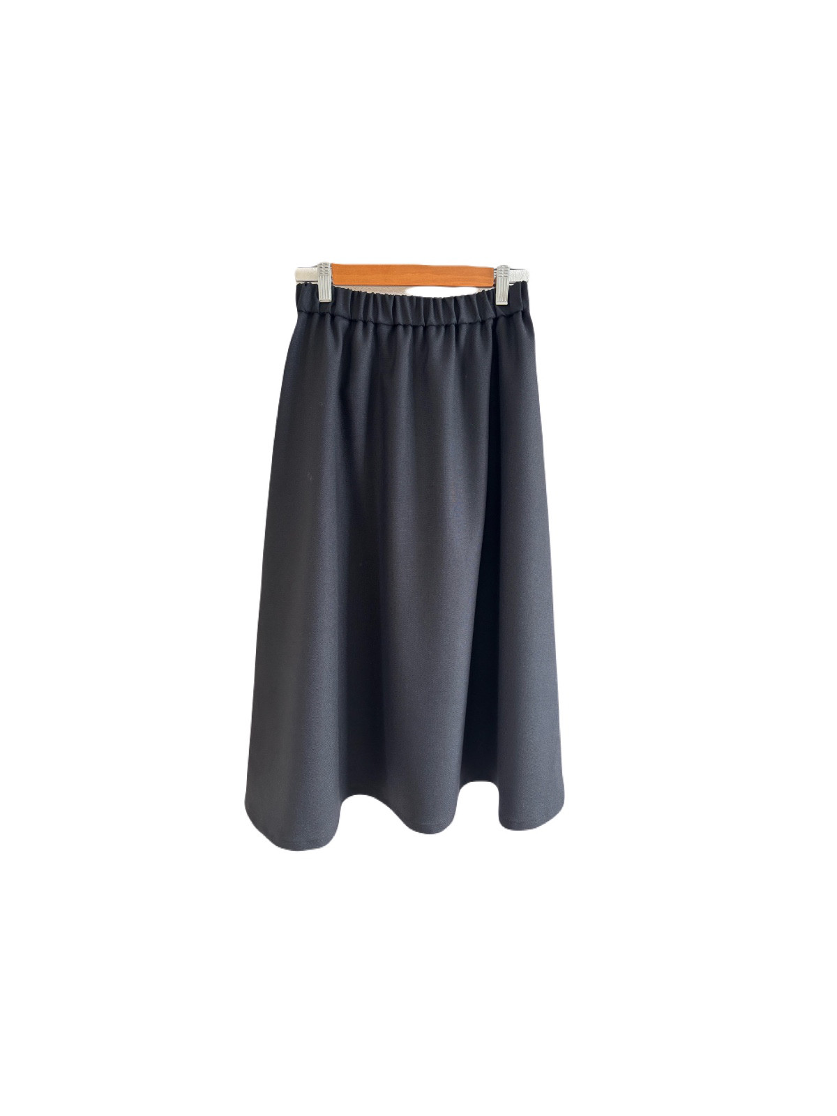 ブラックのフレアスカート