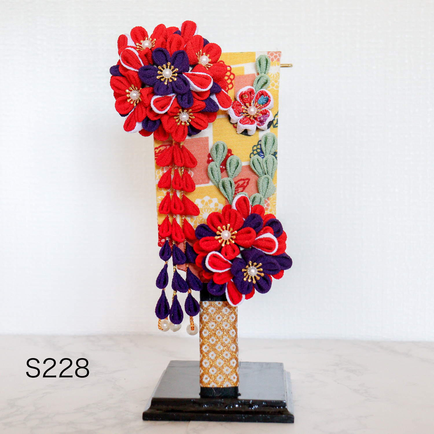 つまみ細工　羽子板　桃の節句　初節句　取り外し可　髪飾り　専用台付　S228