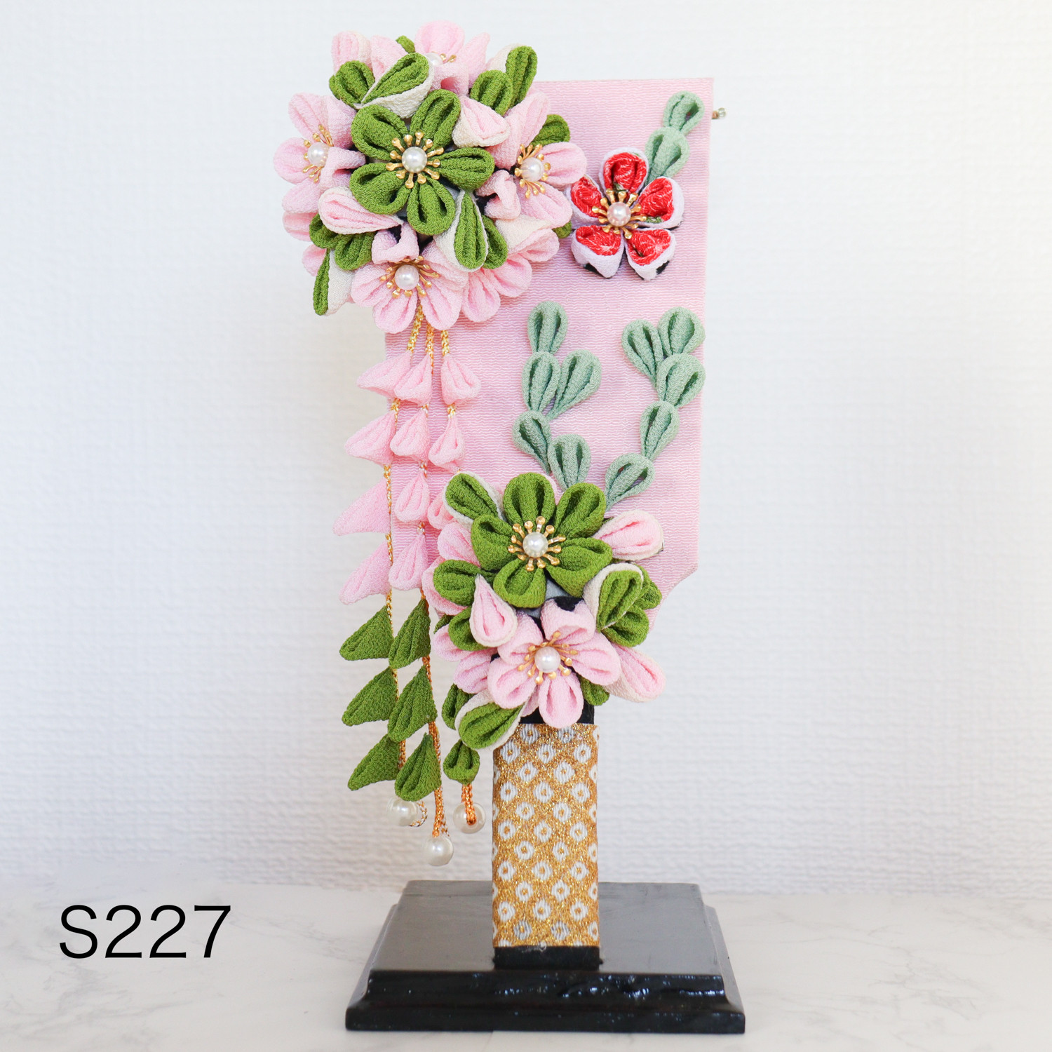 つまみ細工　羽子板　桃の節句　初節句　取り外し可　髪飾り　専用台付　S227