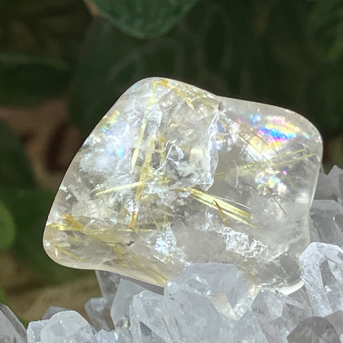 ルチルクォーツポリッシュ銀河の様に綺麗レインボー入希少価値