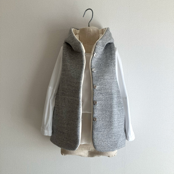 4カラーからお選びいただけます　裏毛スウェット　2枚仕立て　フードベスト　 1枚目の画像