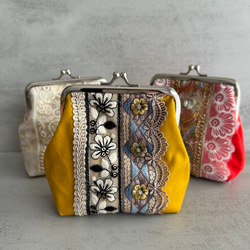 KOHATANꕤ.·*.インド刺繍　ミニポーチ　小物入れ　小銭入れ A mini pouch made from Indian embroidered ribbon from a 100 yen