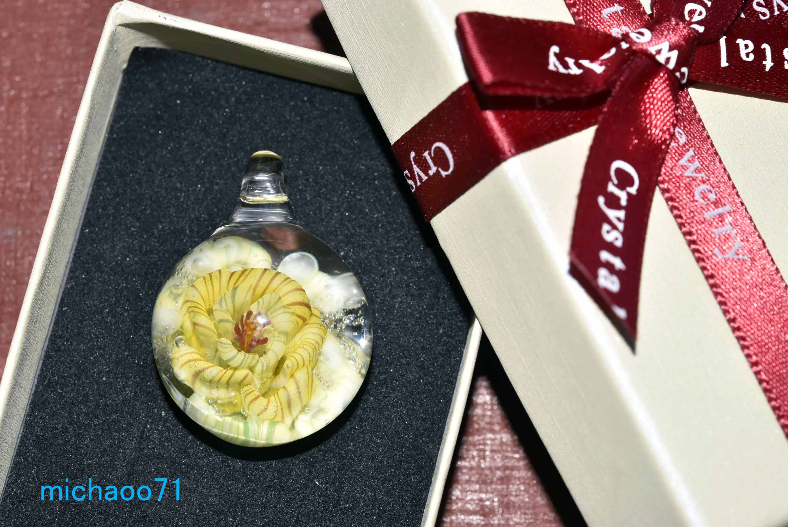 フラワー ガラスのペンダントトップ　(12119-P21) GLASS FLOWER  ＃ガラスアクセサリー