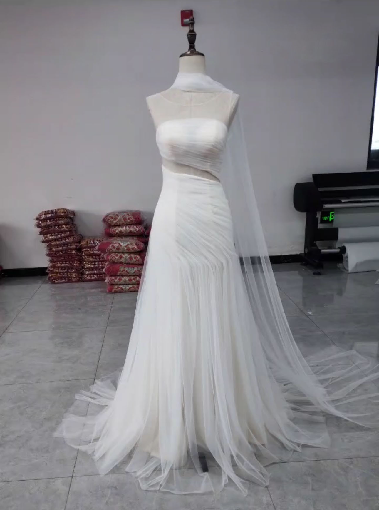 ベストセラー獲得！カラー変更可能　ソフトチュール　セクシー　非対称アシメドレス　パーディードレス演奏会音楽会二次会披露宴