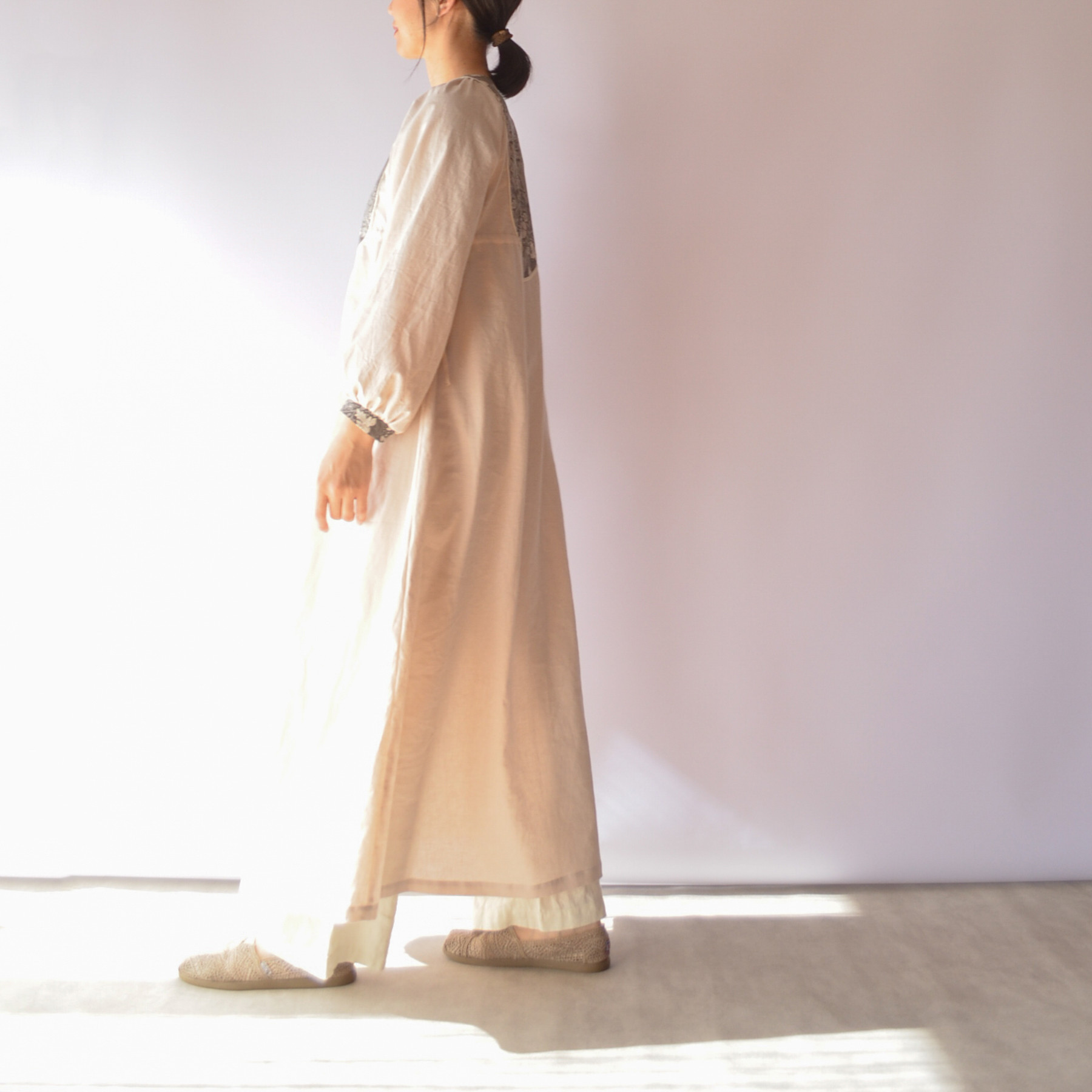 ウィリアムモリス Aラインワンピース マキシ丈 ハーフリネン｜コンプトン エクリュ