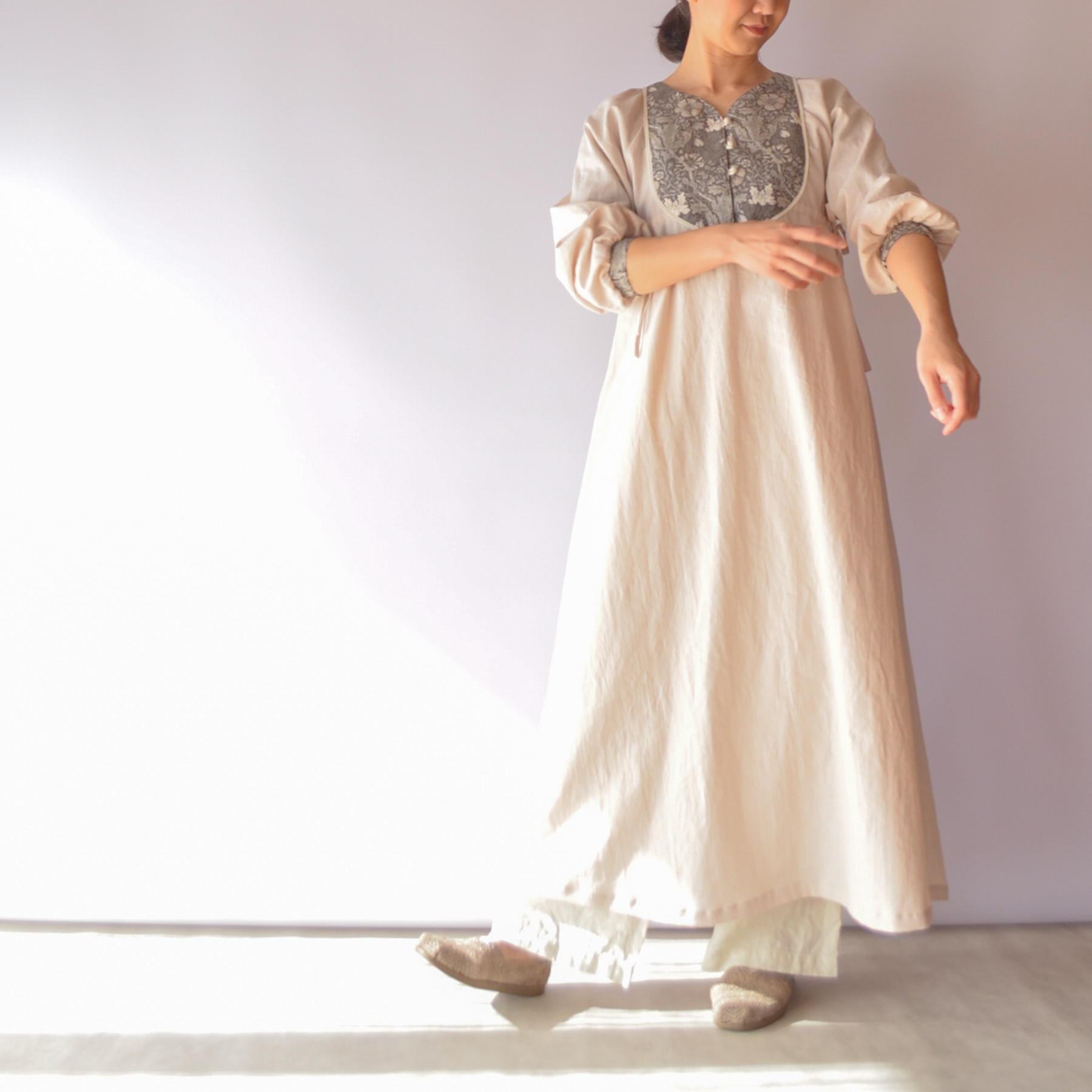 ウィリアムモリス Aラインワンピース マキシ丈 ハーフリネン｜コンプトン エクリュ