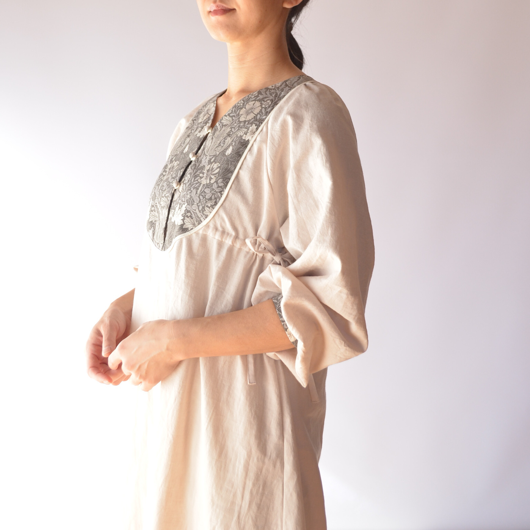 ウィリアムモリス Aラインワンピース マキシ丈 ハーフリネン｜コンプトン エクリュ