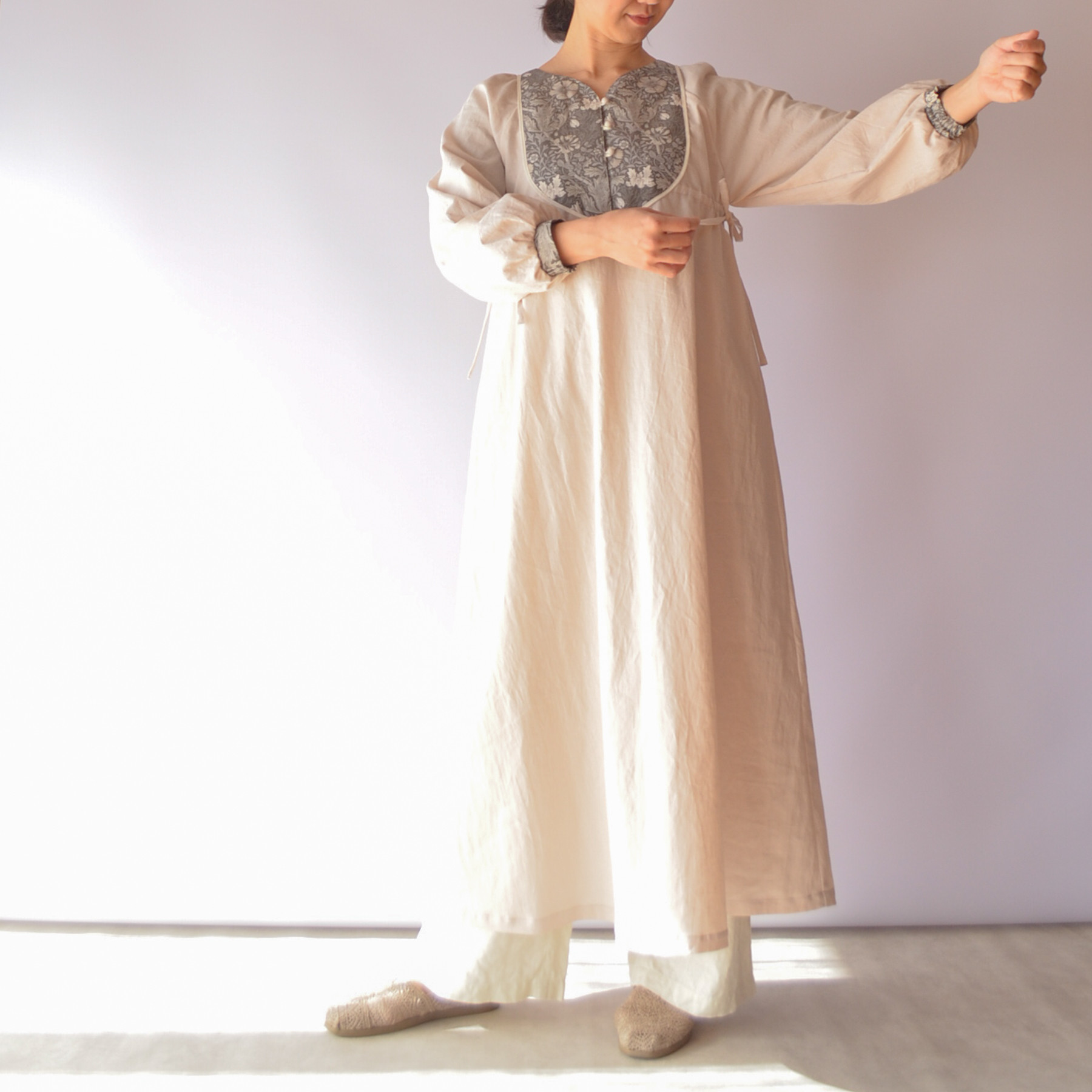 ウィリアムモリス Aラインワンピース マキシ丈 ハーフリネン｜コンプトン エクリュ