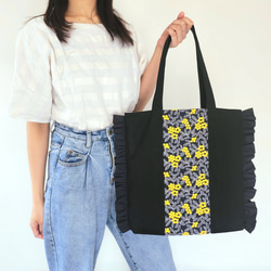 撥水帆布×ぷくまる刺繍のフリルトートバッグ│ミモザ　A4が入る　通勤通学　肩掛け　マザーズバッグ【ブラック】 18枚目の画像