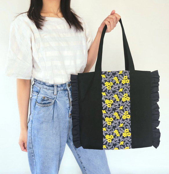 撥水帆布×ぷくまる刺繍のフリルトートバッグ│ミモザ　A4が入る　通勤通学　肩掛け　マザーズバッグ【ブラック】 18枚目の画像