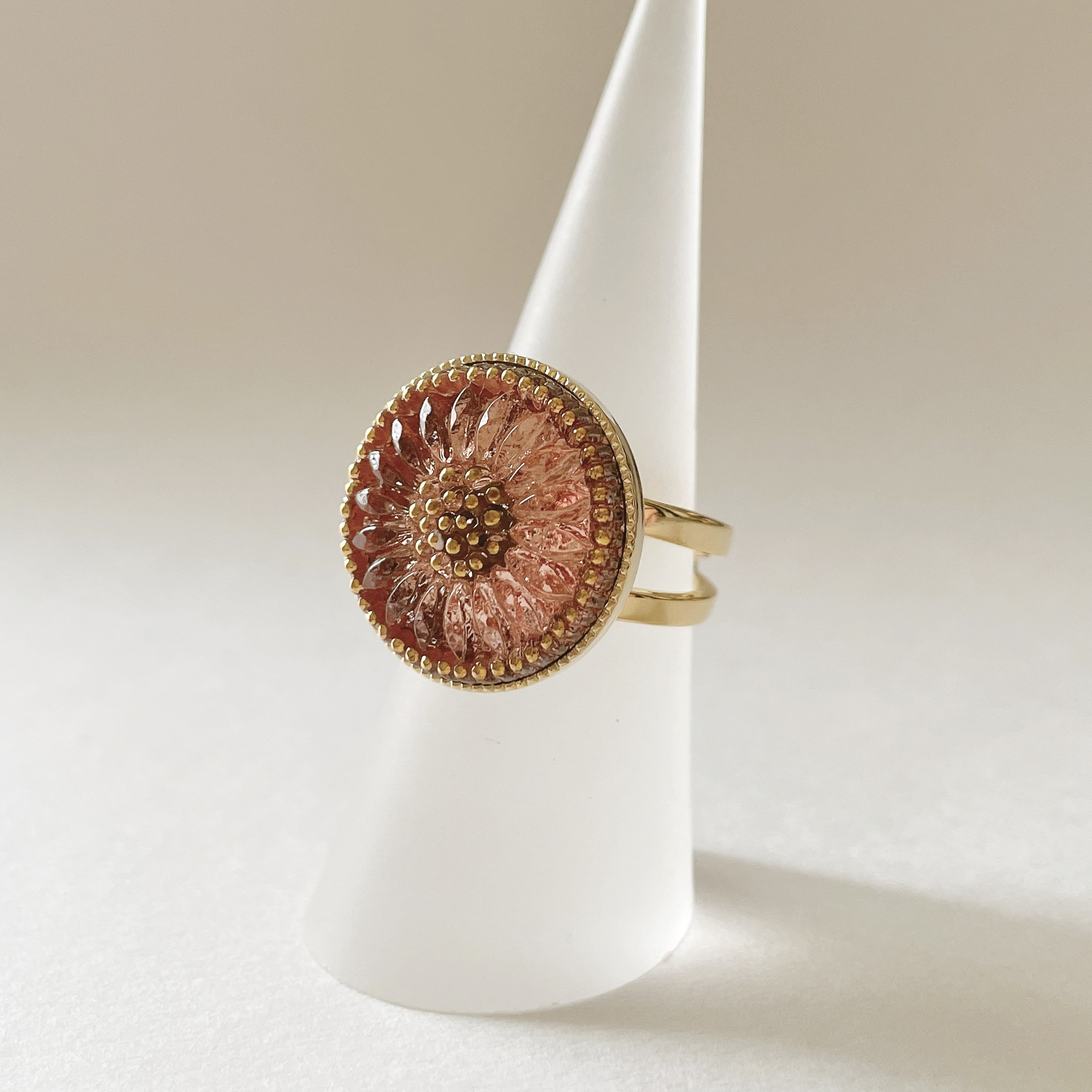 【春限定2026】やわらかな光をまとう チェコガラスボタンのフリーサイズリング 2本セット