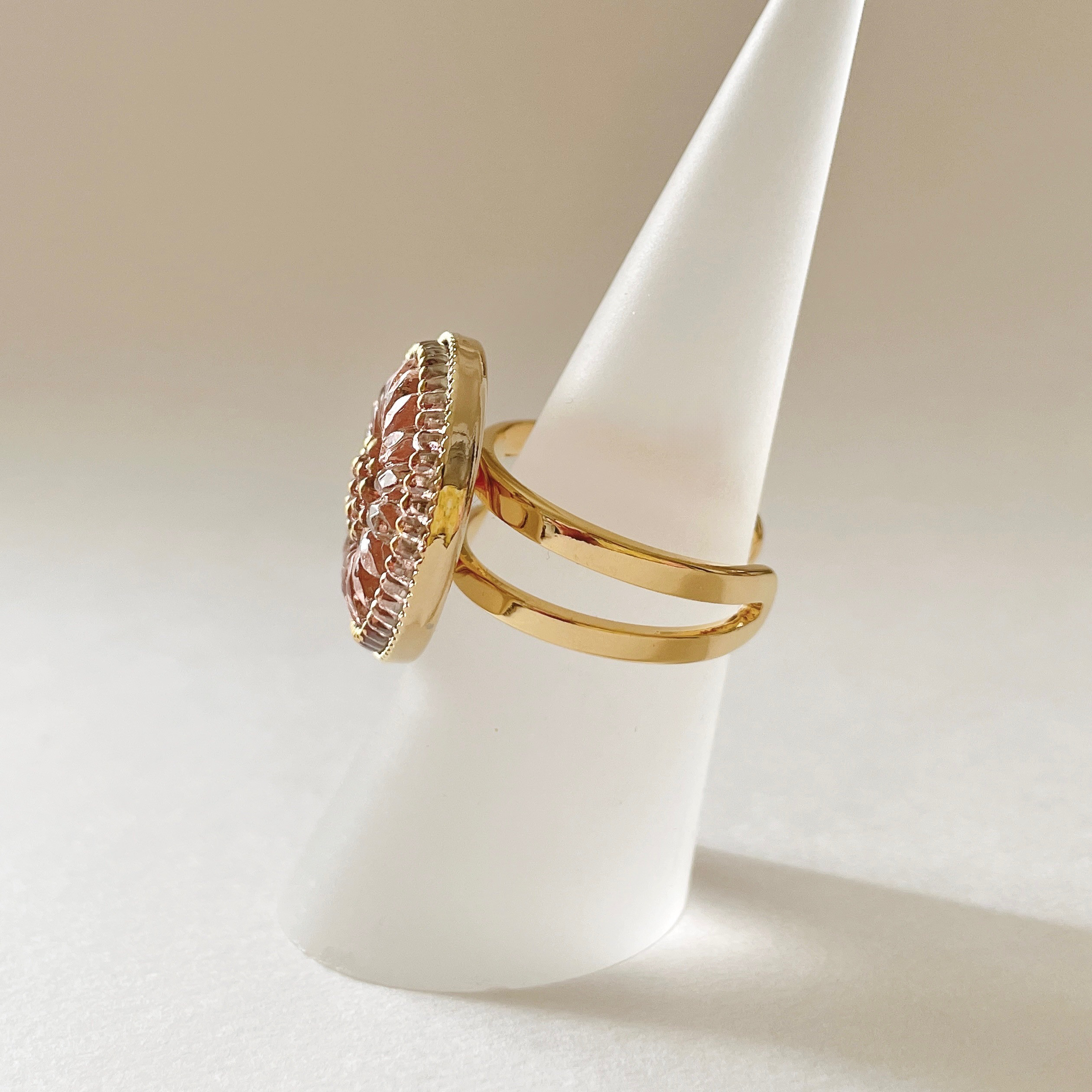 【春限定2026】やわらかな光をまとう チェコガラスボタンのフリーサイズリング 2本セット