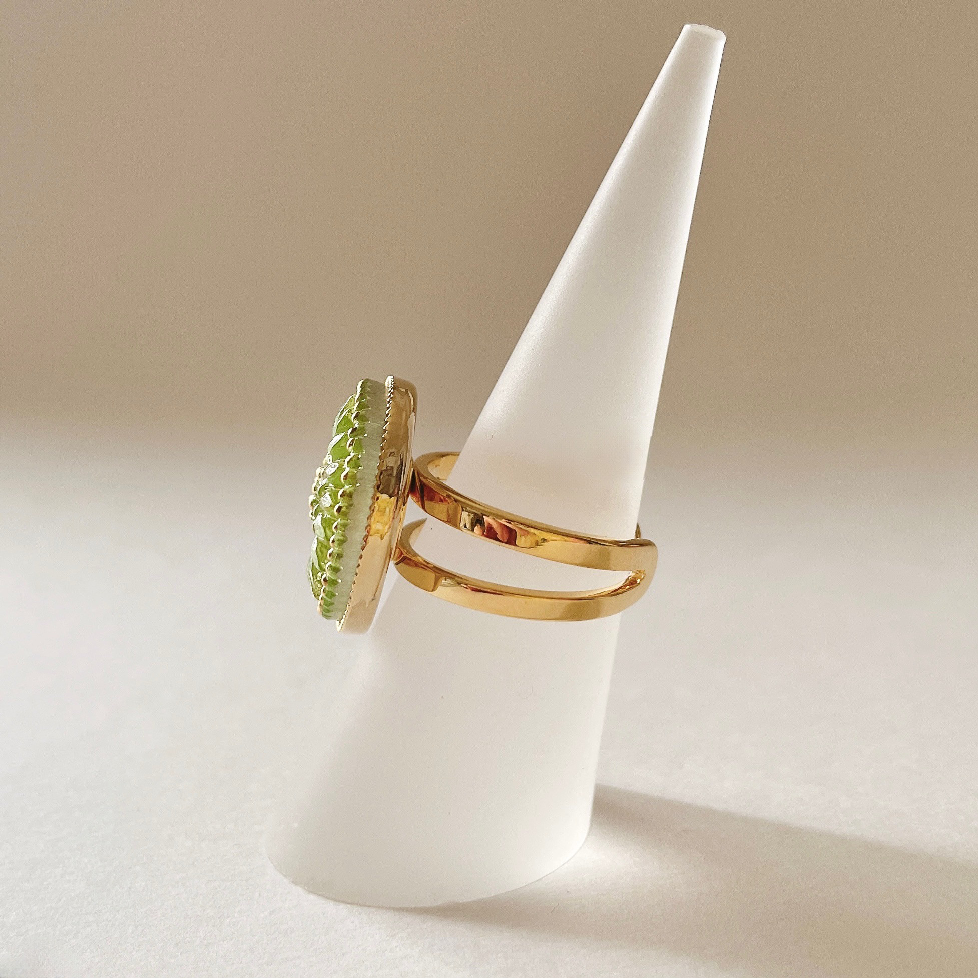 【春限定2026】やわらかな光をまとう チェコガラスボタンのフリーサイズリング 2本セット