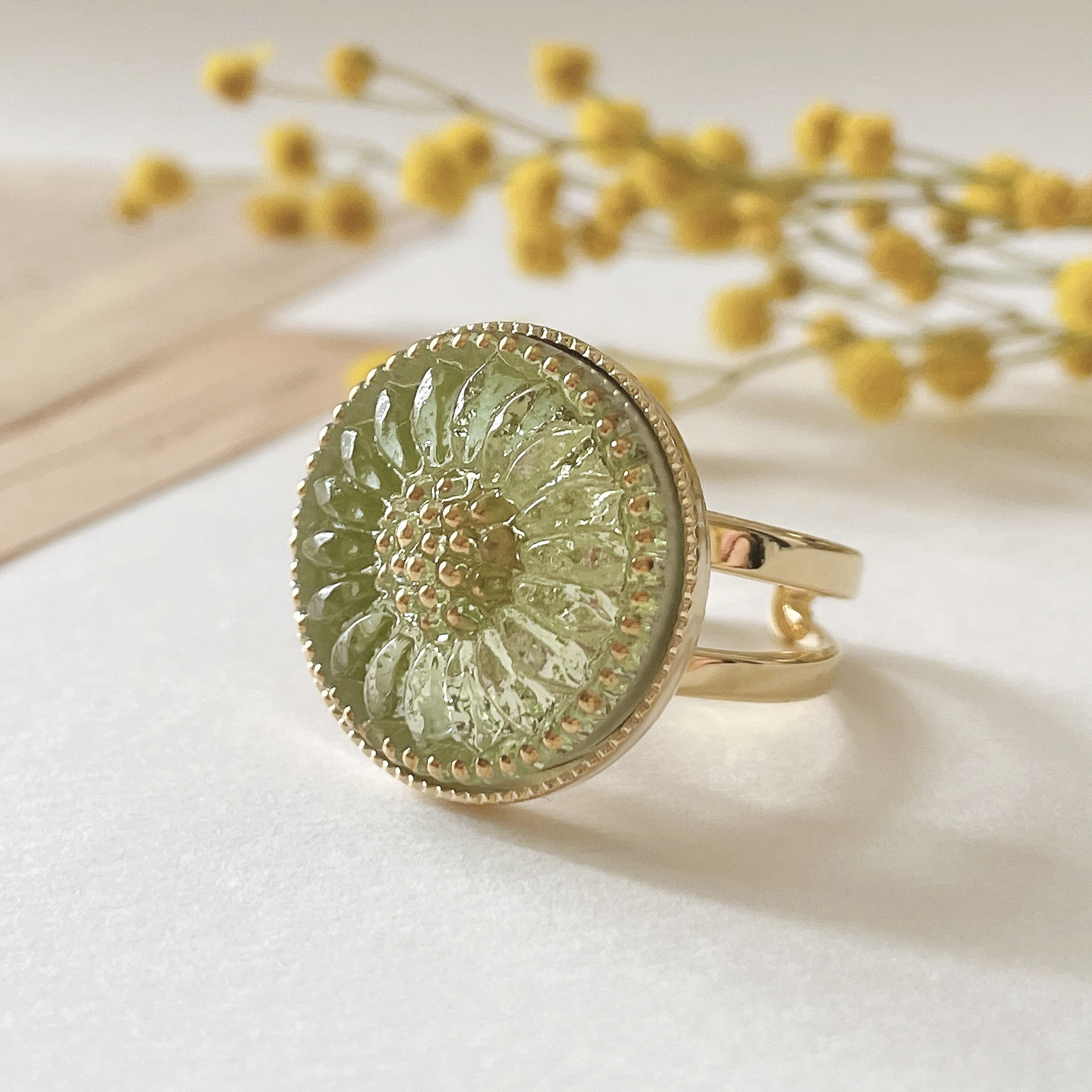 【春限定2026】やわらかな光をまとう チェコガラスボタンのフリーサイズリング 2本セット