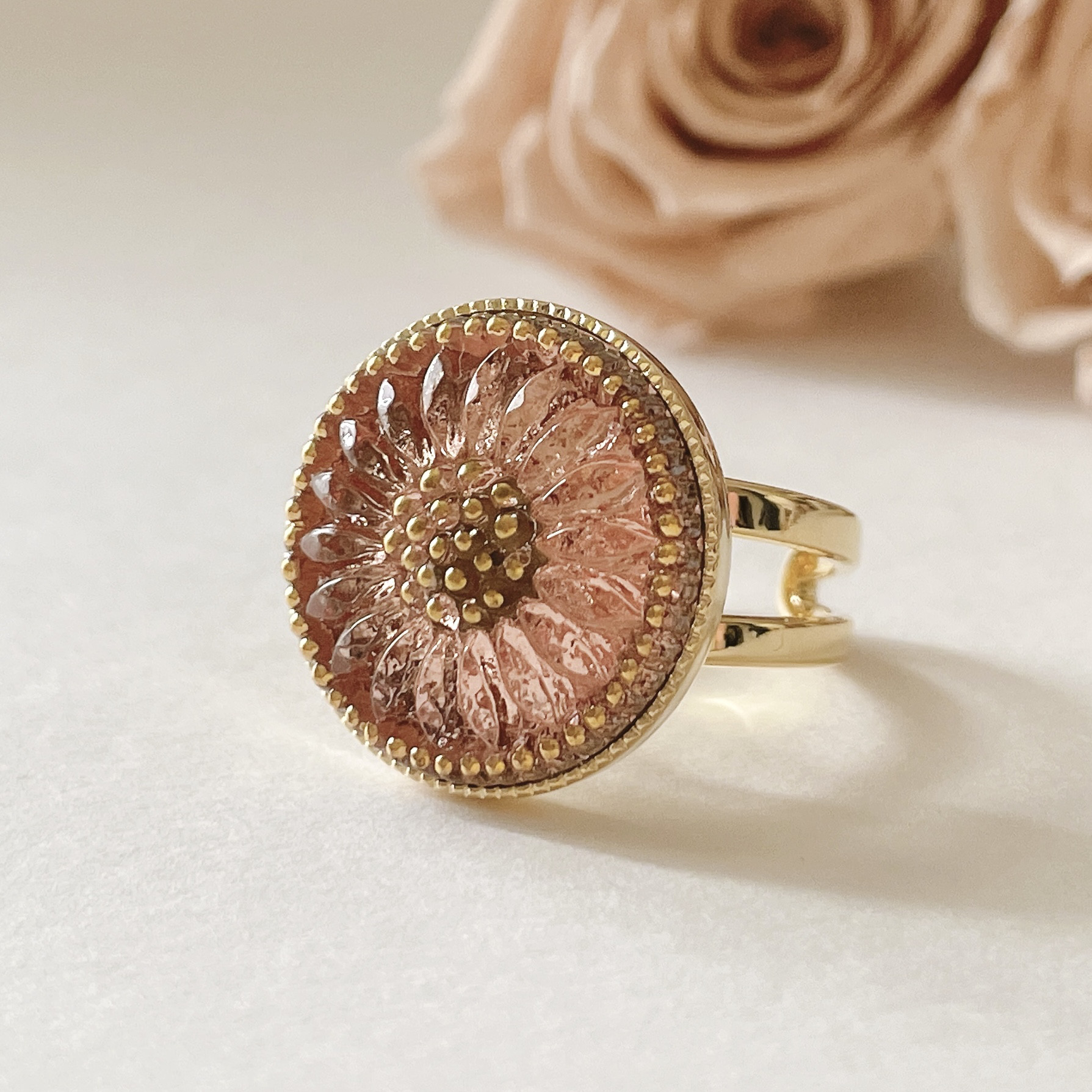 【春限定2026】やわらかな光をまとう チェコガラスボタンのフリーサイズリング 2本セット