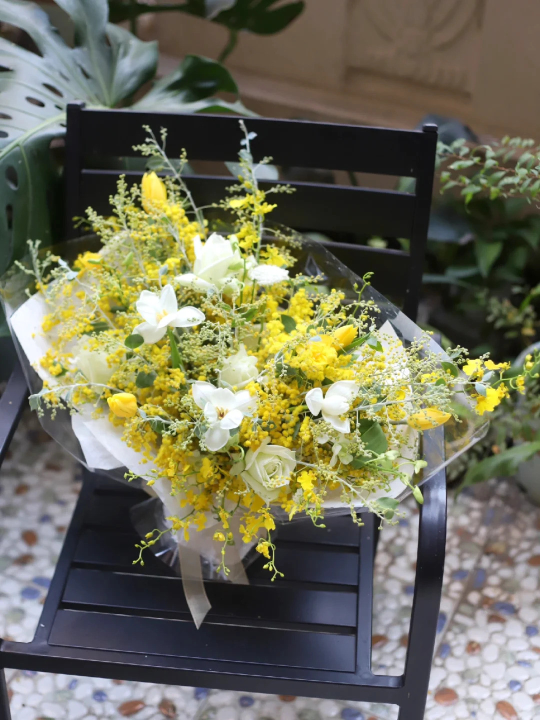 2月のテーマフラワー：ミモザ（Mimosa）春の光を感じるミモザブーケ【生花】