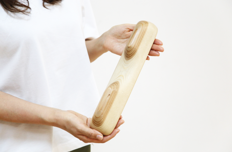 送料無料 腰木枕 腰木枕 腰枕 背中ほぐし 木製マッサージ 吉野杉 天然木 健康グッズ 姿勢改善 腰痛対策 セルフケア