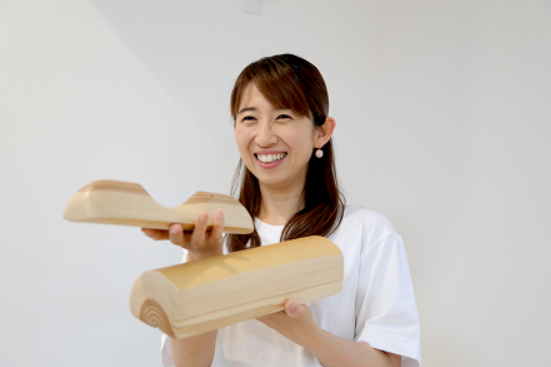 送料無料 腰木枕 腰木枕 腰枕 背中ほぐし 木製マッサージ 吉野杉 天然木 健康グッズ 姿勢改善 腰痛対策 セルフケア