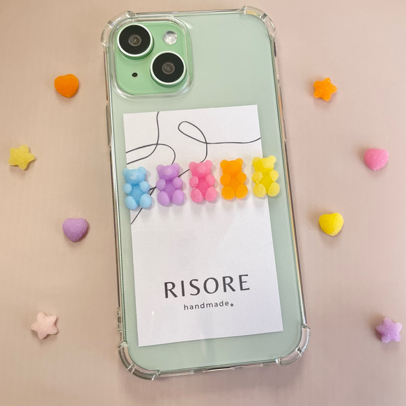 くまグミのスマホケース（よこ）【iPhone全機種対応】レジン iPhone16 iPhone15 クリアケース 3枚目の画像