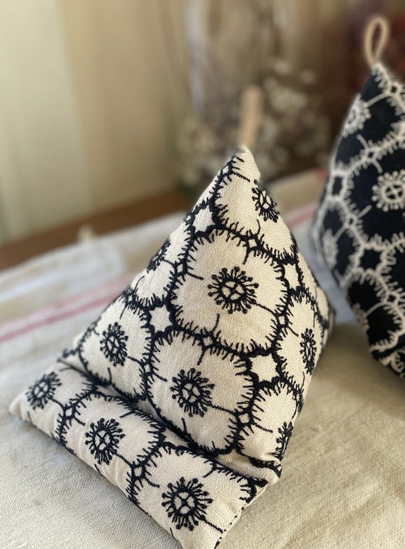 ＊new  スマホスタンド　ミナペルホネン生地アネモネwhite 1枚目の画像