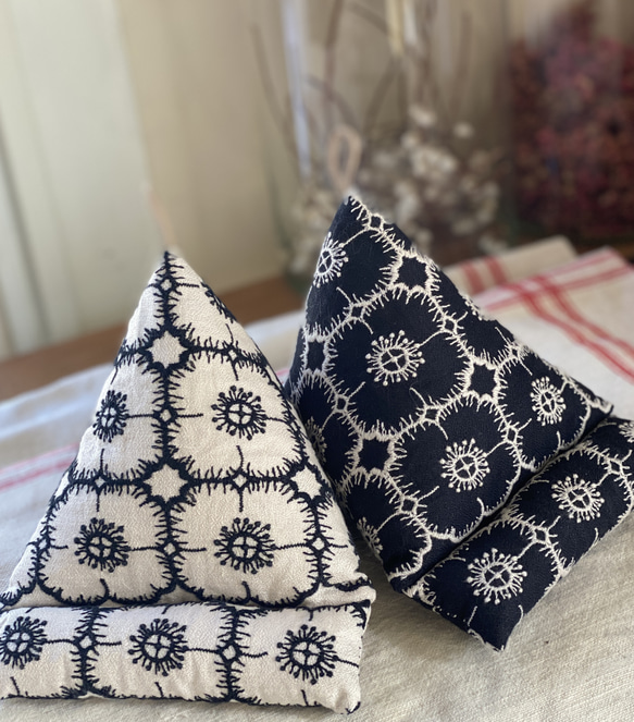 ＊new  スマホスタンド　ミナペルホネン生地アネモネwhite 4枚目の画像