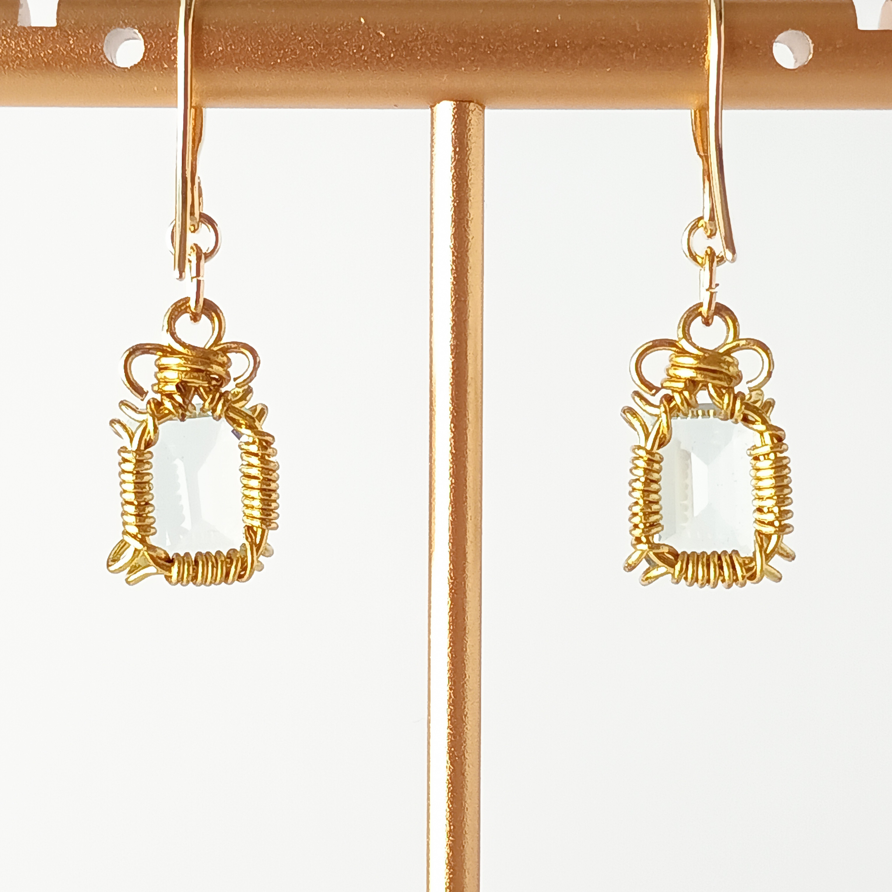 イヤリング可✶3月誕生石アクアマリン一粒フックピアス✶ワイヤーラッピング