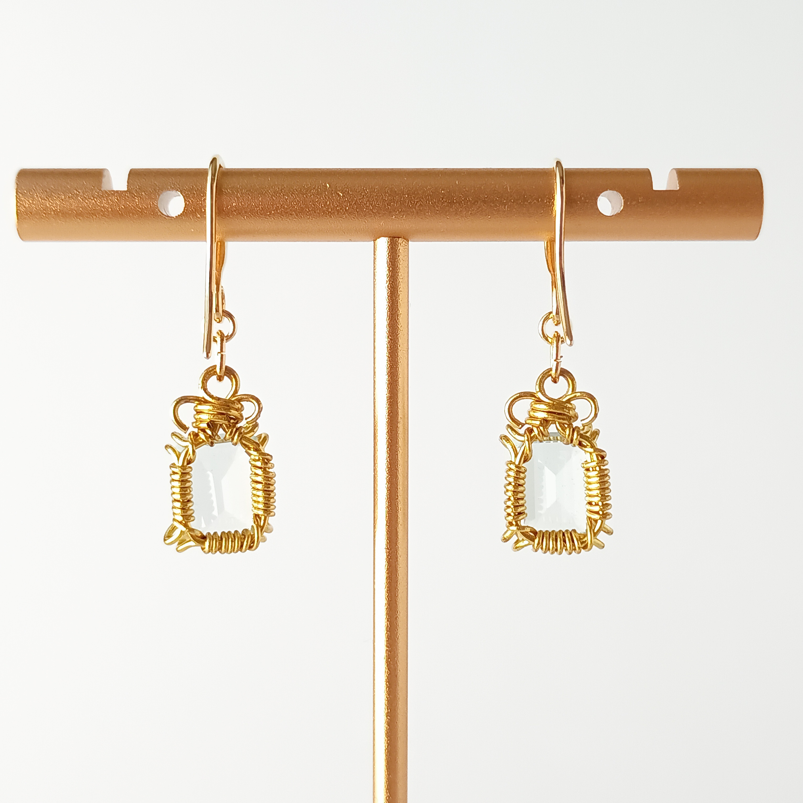 イヤリング可✶3月誕生石アクアマリン一粒フックピアス✶ワイヤーラッピング