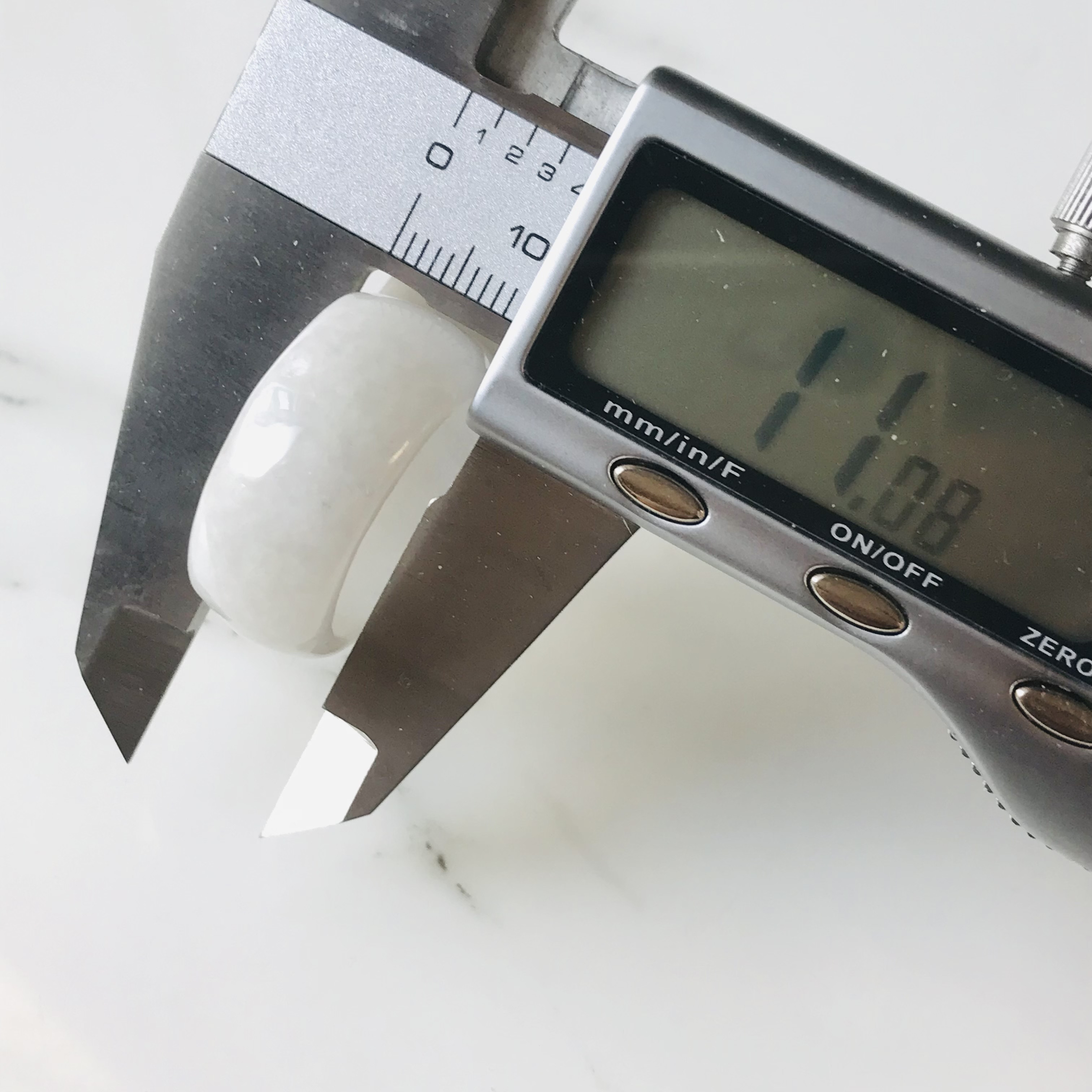 [R90-004］ ジェイド　JADE ヒスイ　本翡翠　くりぬき　リング　天然石　一点物　ミャンマー産　18号　指輪