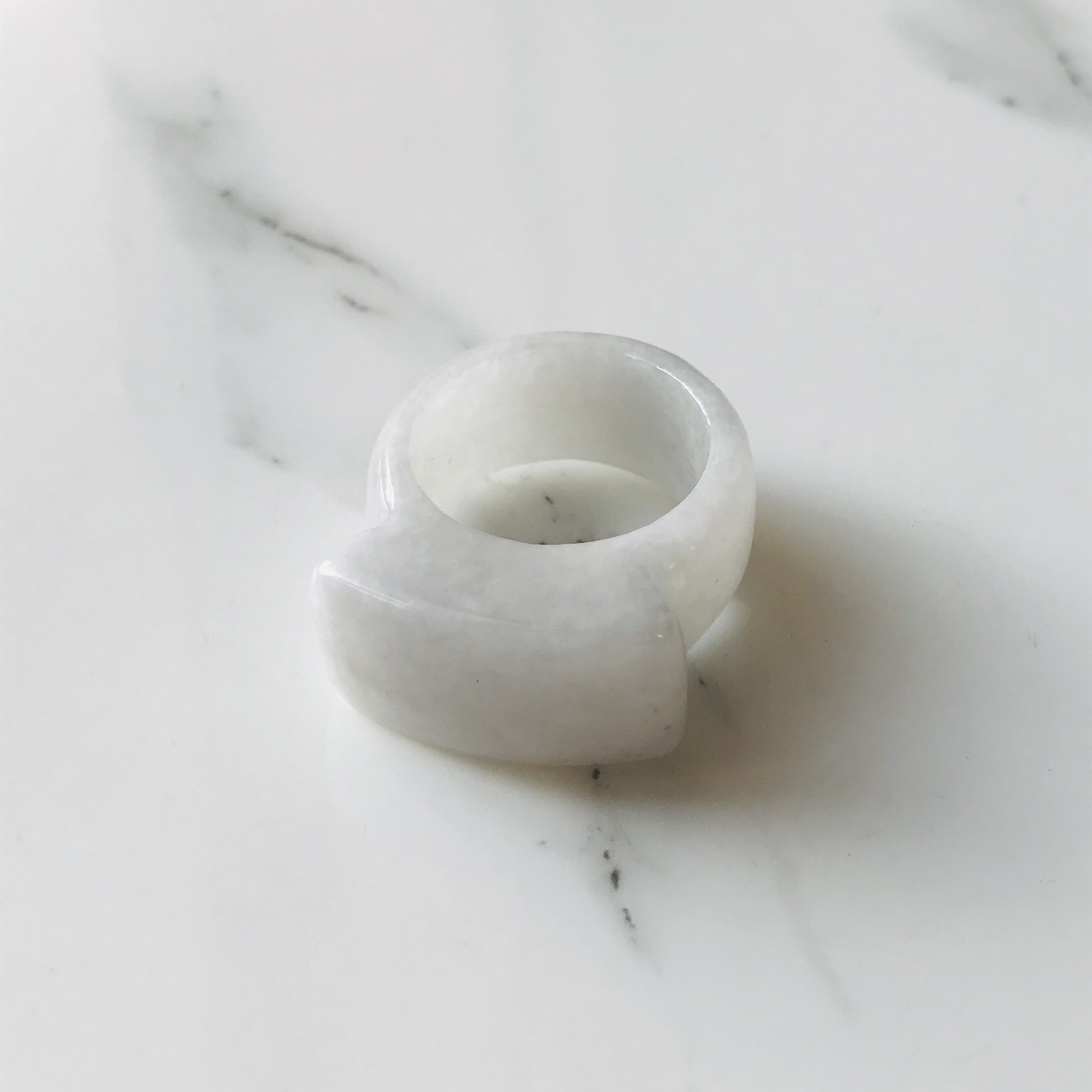 [R90-004］ ジェイド　JADE ヒスイ　本翡翠　くりぬき　リング　天然石　一点物　ミャンマー産　18号　指輪