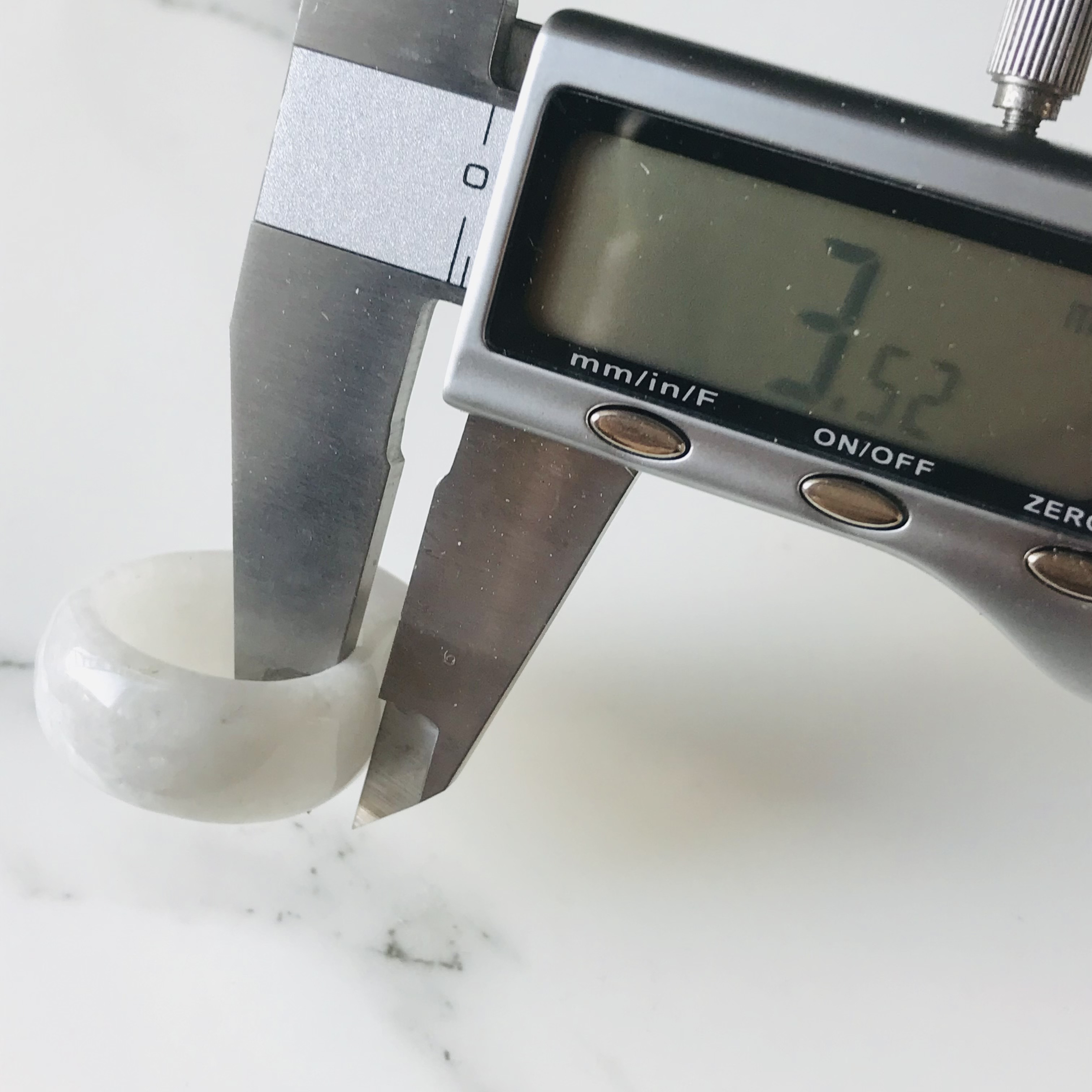 [R90-004］ ジェイド　JADE ヒスイ　本翡翠　くりぬき　リング　天然石　一点物　ミャンマー産　18号　指輪