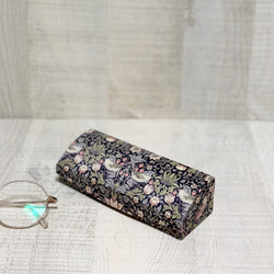 ゆったりサイズの眼鏡ケース☆【grey/pink】モリス☆いちご泥棒