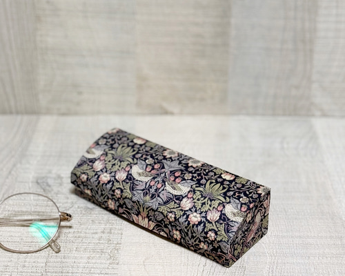 ゆったりサイズの眼鏡ケース☆【grey/pink】モリス☆いちご泥棒