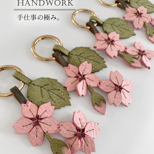 桜の陶芸小物と天然石のワイヤーアクセサリー、バッグチャーム